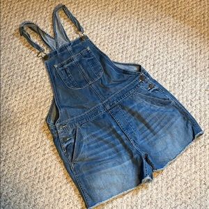 American Eagle Short Bibs